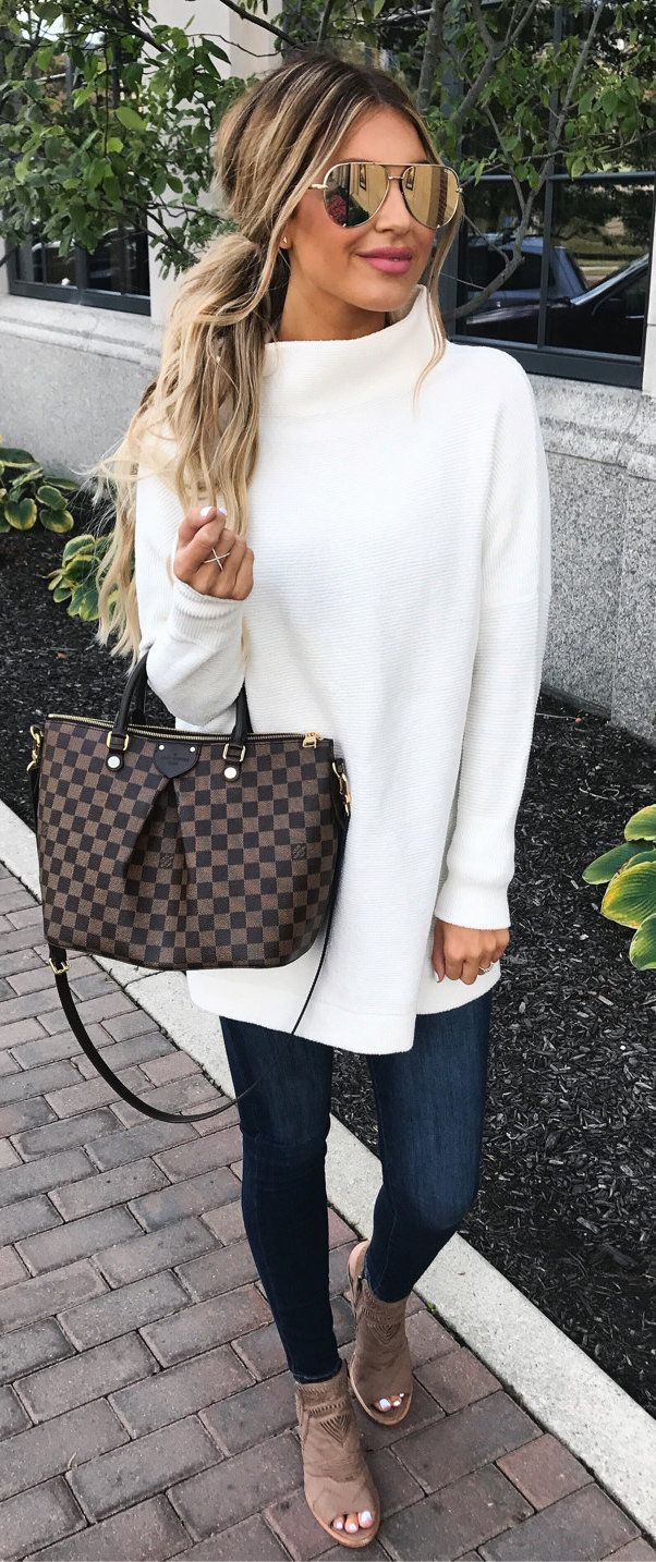 Outfit with white sweater: Casual Winter Outfit,  winter outfits,  High-Heeled Shoe,  Slim-Fit Pants,  Turtleneck Sweater Outfits  