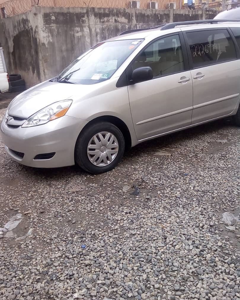 Toyota Sienna,  Alloy wheel: Toyota Sienna  