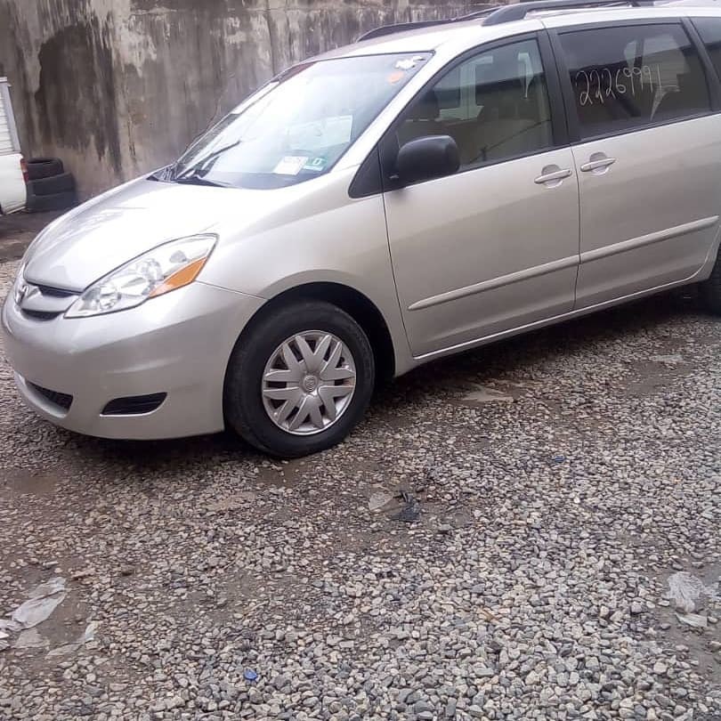 Alloy wheel, Fiat Punto, Compact car: Toyota Sienna  