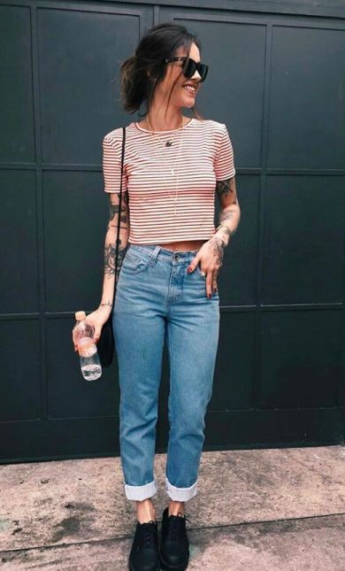 High waist boyfriend jeans: Crop top,  High waist jeans outfit,  Mom jeans,  Loose jeans  