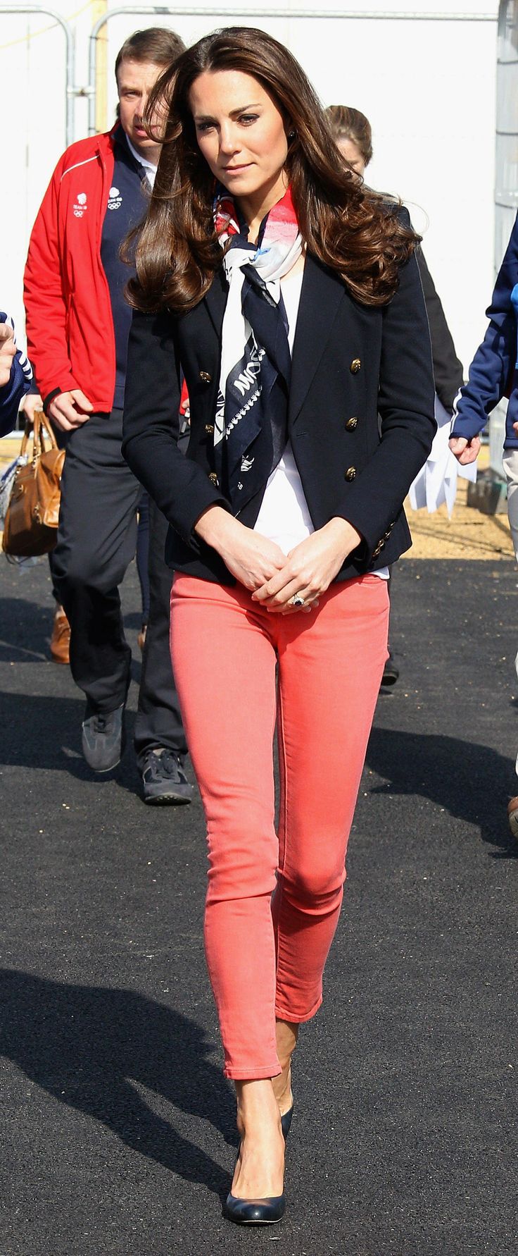How To Wear Pink Jeans: Slim-Fit Pants,  United Kingdom,  red cardigan,  Pink Jeans,  Carole Middleton,  Jeans leggings  