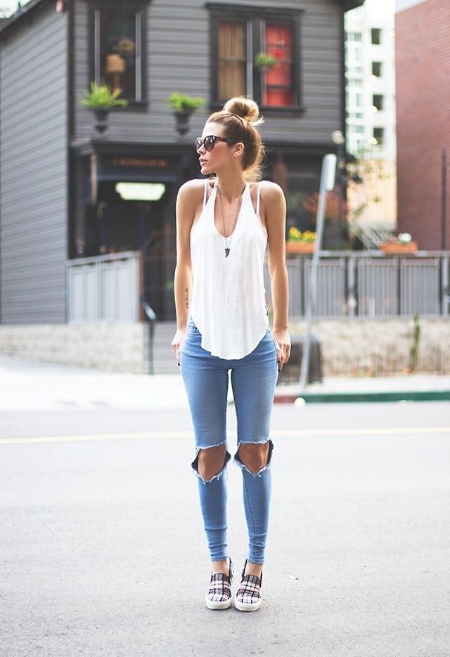 ripped jeans converse outfit