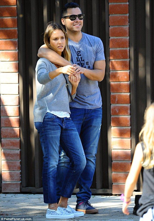 Jessica alba and husband: Couple Matching Outfit,  Jessica Alba  