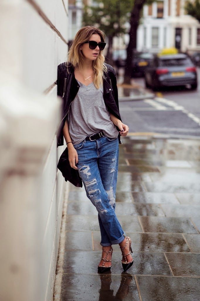 Ripped jeans with heels outfit: Ripped Jeans,  High-Heeled Shoe,  Slim-Fit Pants  