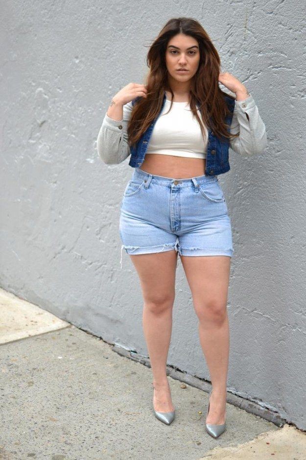 Plus Size Summer Outfits 2019: Crop top,  Plus size outfit,  fashion blogger,  Plus-Size Model,  Nadia Aboulhosn,  Hot Thick Girls,  Chubby Girl attire  