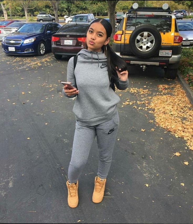 Baddies with grey sweatpants on Stylevore