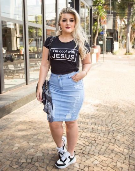 plus size denim skirt outfit