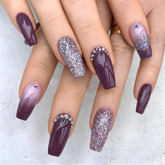 Purple coffin nails: Nail art  