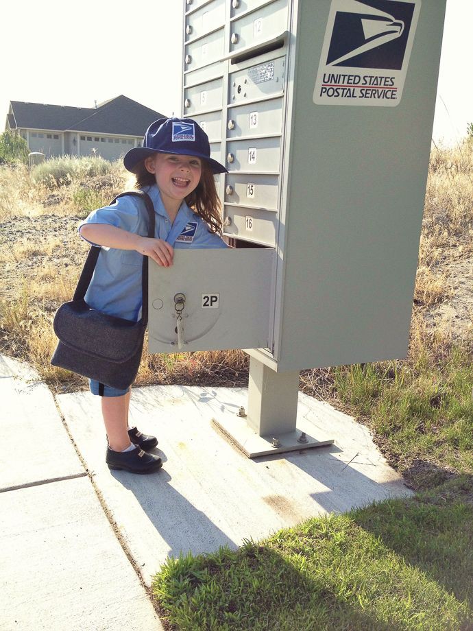 Mail carrier Helpers Day Costume: Halloween costume,  Helpers Day Outfits  