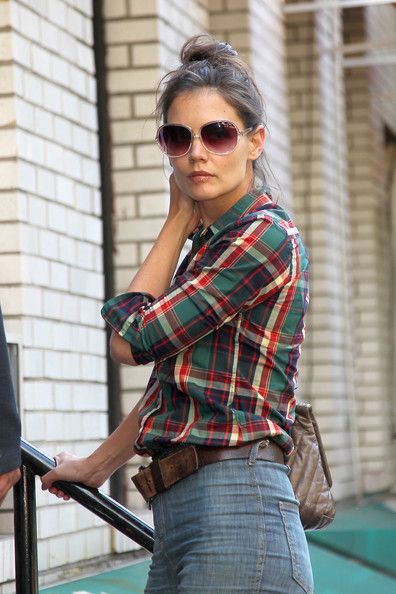 Super Cute Flannel Outfits With Jeans: Victoria Beckham,  Flannel Shirt Outfits  