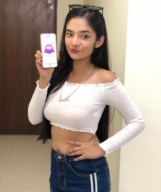 Anushka Sen sexy pic in crop top: Anushka Sen,  Baal Veer  