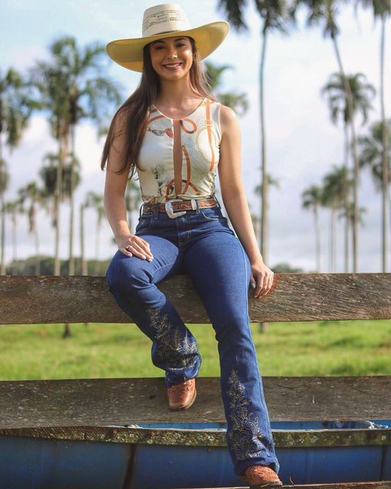 Country Western Cowgirl Attire on Stylevore