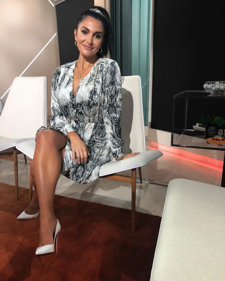 Stylish and classic Molly Qerim hot legs picture on Stylevore.