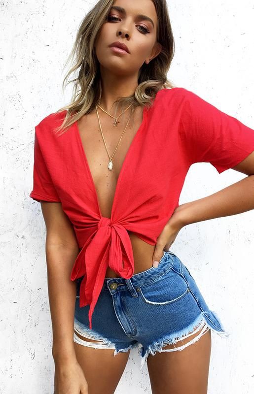 Outfit Ideas With Red Top, Crop top, Fashion design: Fashion photography,  Crop top,  Plus size outfit,  Red top,  Hourglass figure  