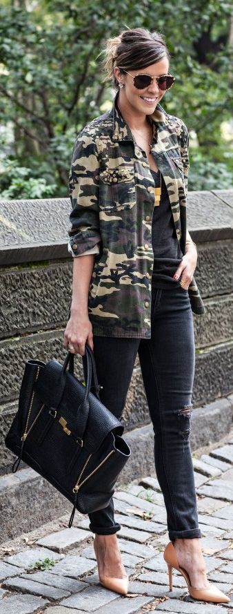 Black skinny jeans camo jacket on Stylevore
