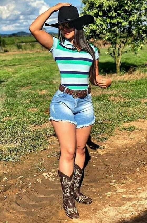 Modern Cow Girl Outfit With Shorts and boots: Cowboy boot,  Cowboy hat,  Cowgirl Dresses,  cowgirl shorts,  cowgirl top  