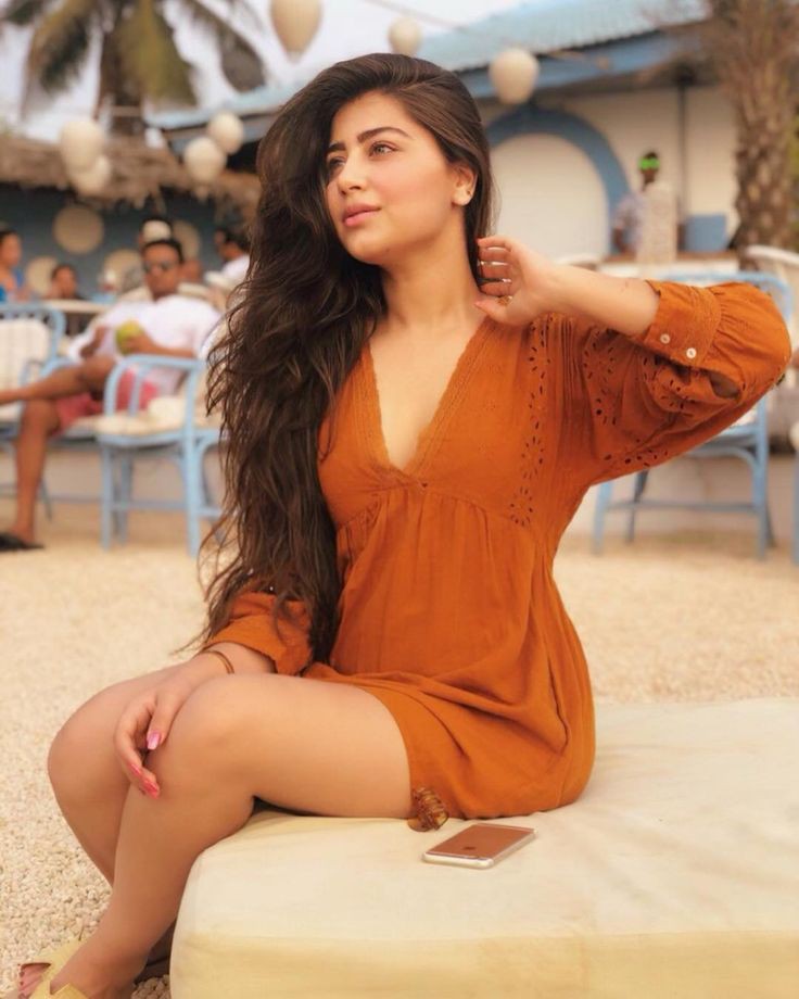 Beautiful And Elegant Picture Of Aditi Bhatia: Aditi Bhatia,  Poonam Pandey  