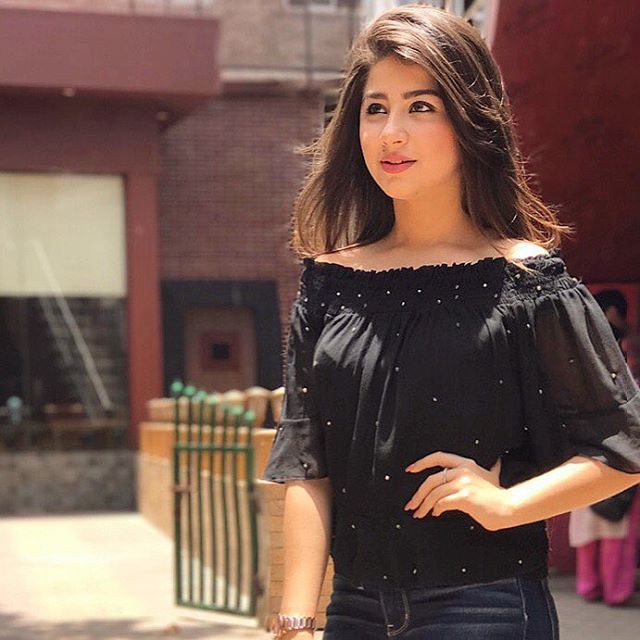 Aditi Bhatia In Black Top And Denim: Television show,  Aditi Bhatia  