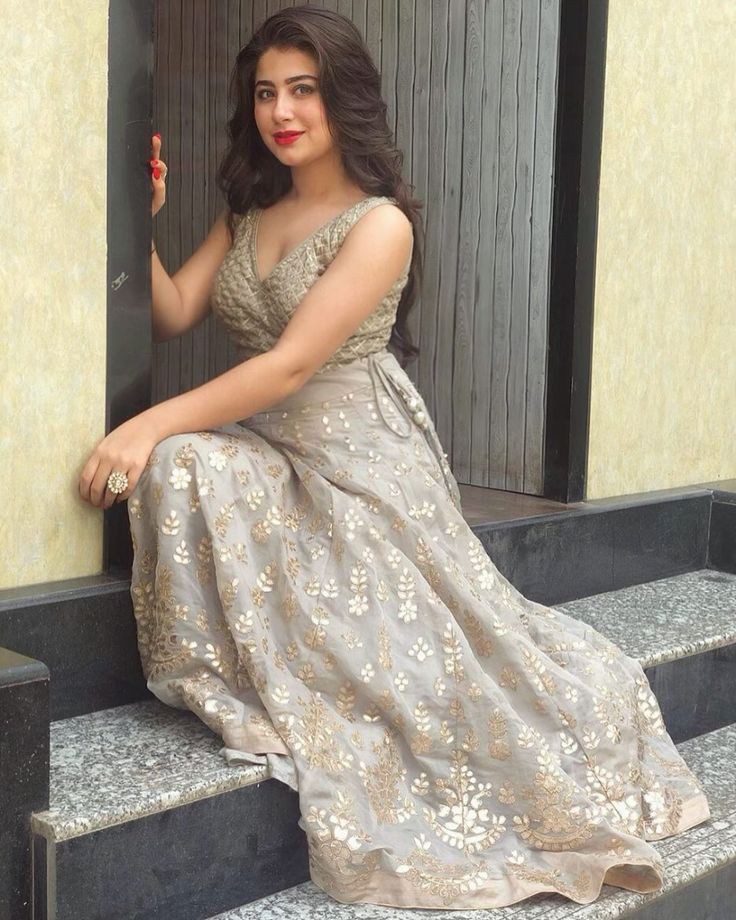 Aditi Bhatia In Yeh Hai Mohabbatein Set: Television show,  Aditi Bhatia,  Divyanka Tripathi,  Krishna Mukherjee,  Anita Hassanandani,  Karan Patel  