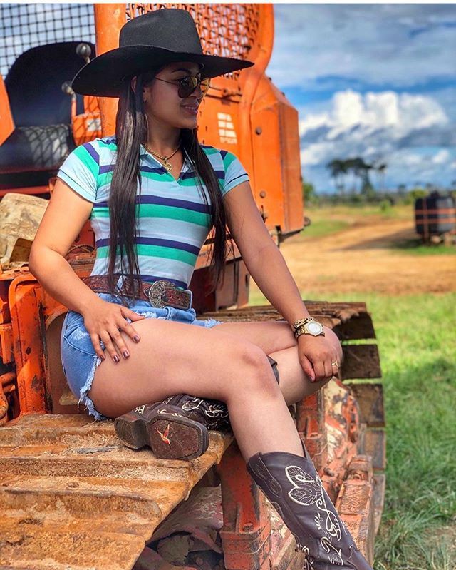 Bringing some countryside fashion to the fields in her shorts and boots!: Cowgirl Outfits,  cowgirl shorts  