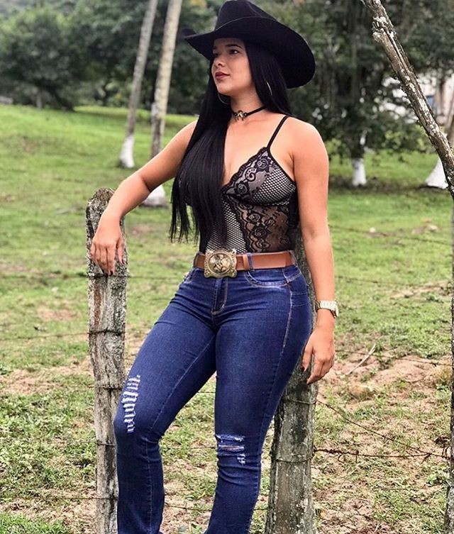Modern Cowgirl Jeans Outfits: Cowgirl Costume  