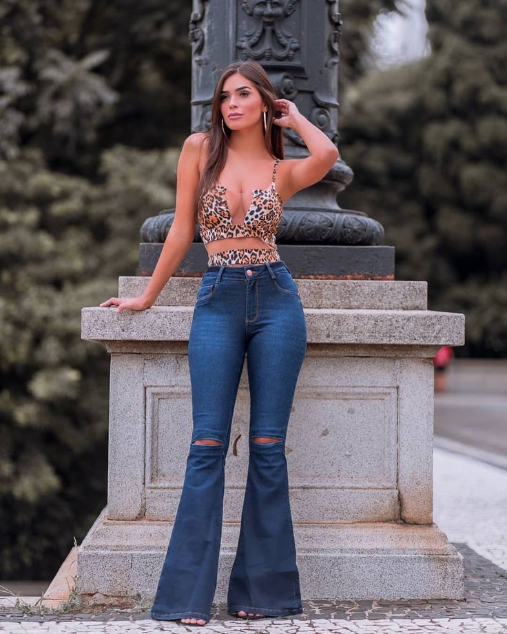 Bell-bottom Outfit, Wide-leg jeans, Jeans Fashion: Wide-Leg Jeans,  Low-Rise Pants,  Jeans Fashion,  Flared Pants  