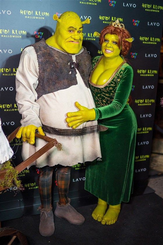 Heidi Klum as Princess Fiona and her boyfriend as Shrek: Halloween costume,  Heidi Klum,  Princess Fiona  