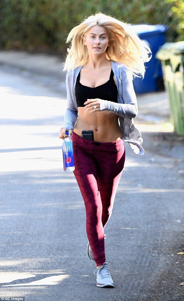 Get this brilliant look julianne hough abs, Julianne Hough: Los Angeles,  Sports bra,  Julianne Hough,  Running Outfits  