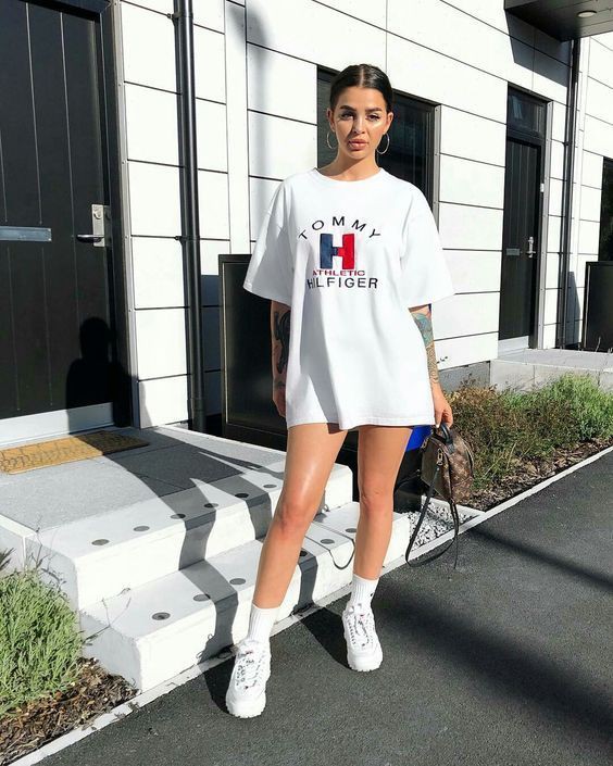 oversized t shirt on girls