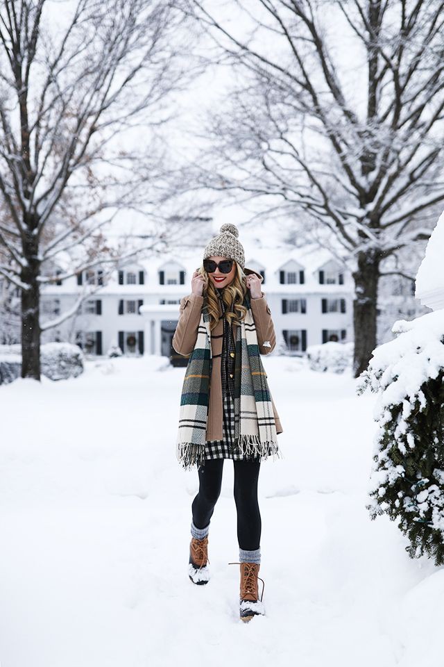 Stylish and classic winter snow outfit 2018, Winter clothing: winter outfits,  Snow boot,  Snow Outfits,  Ski suit  