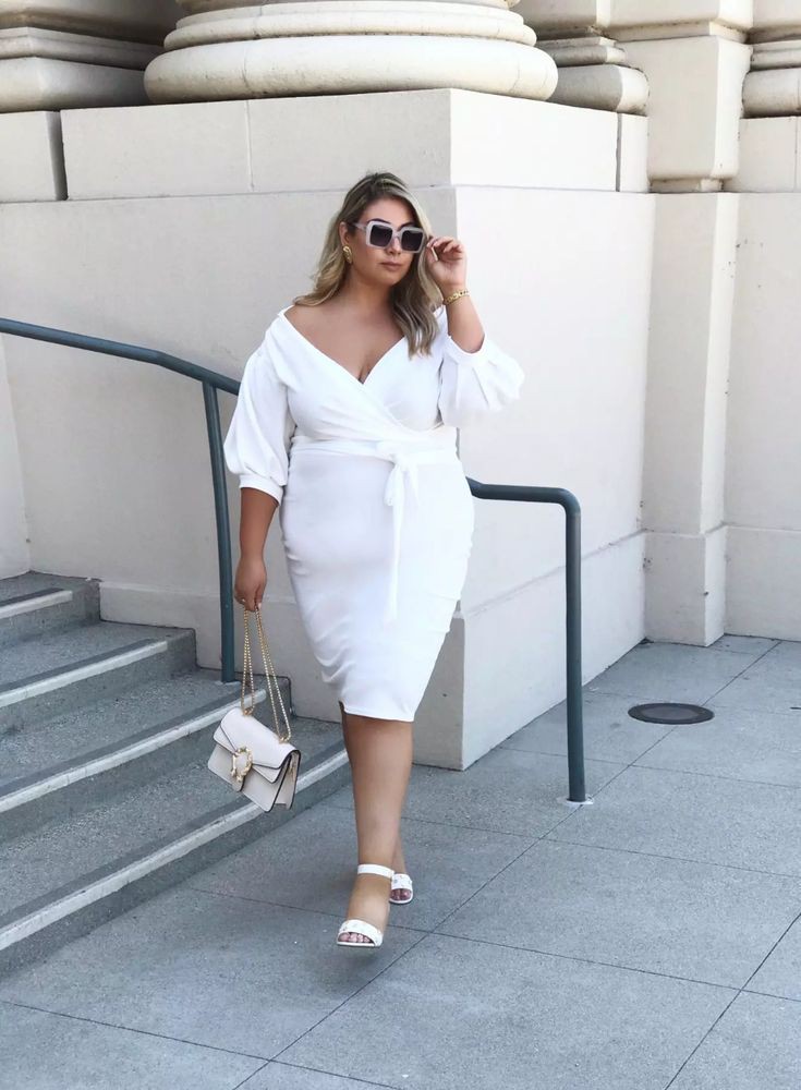 Plus size white outfit, Sherri Hill: party outfits,  Cocktail Dresses,  Plus size outfit,  Pencil skirt,  Plus-Size Birthday Outfit  