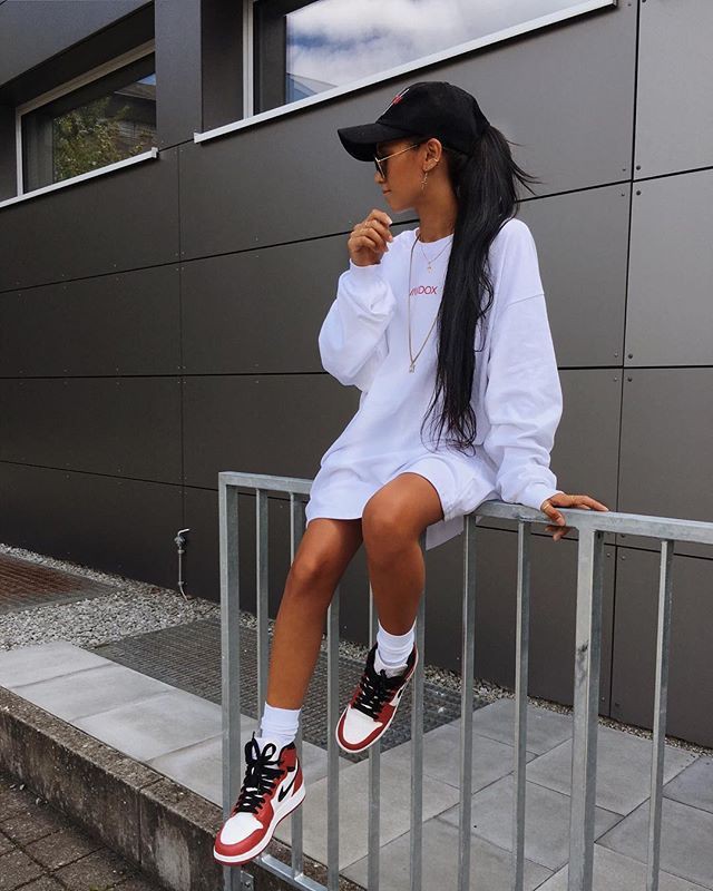 rigidez Extinto Mono European style Air Jordan, Adidas Yeezy | Oversized T Shirt As Dress | Adidas  Yeezy, Air Jordan, T-Shirt Outfit