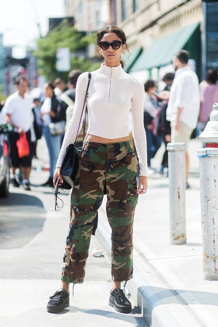 Camo pants street style, Cargo pants: cargo pants,  fashion blogger,  Camo Pants,  Military camouflage,  Camo Joggers  