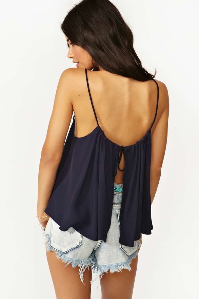 Cute Bare Back Dress Ideas For Teenagers: Backless dress  