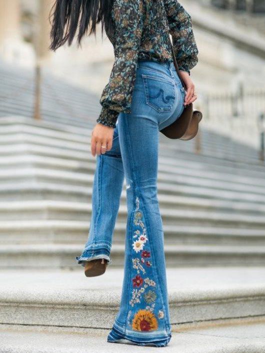 Embroidered jean bell bottoms, Casual wear: Denim Outfits,  Casual Outfits,  Skinny Women Outfits  