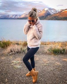 Sherpa and legging outfits, Polar fleece: Combat boot,  Polar fleece,  Casual Outfits,  Uggs Outfits  