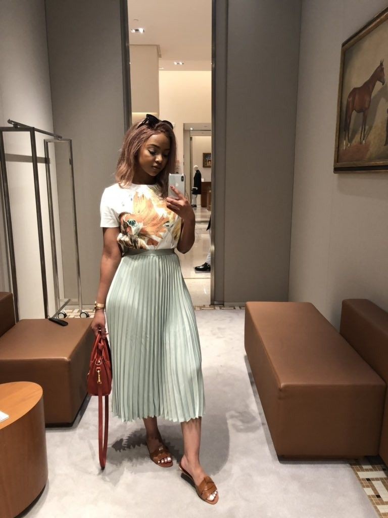 Mihlali pleated skirt outfit, Casual wear: Crop top,  Business casual,  Skirt Outfits,  Casual Outfits,  Twirl Skirt,  Pleated Skirt  