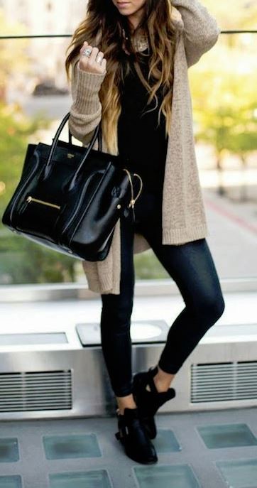 Nice and elegant look leggings negro, Leather look leggings: winter outfits,  Legging Outfits,  Casual Outfits  