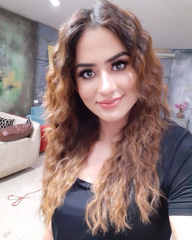 Charming and stylish long hair, N. Yaar & Company: Long hair,  Hair Color Ideas,  Layered hair,  Black hair,  Sabby Suri Instagram,  Sabby Suri  