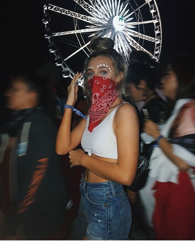 Emma Chamberlain Coachella  Coachella outfit, Coachella inspired outfits,  Festival outfit coachella