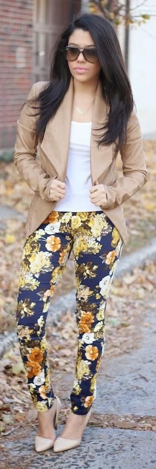 Cute and fascinating dynamite floral pants, Floral Pants: Jeans Fashion,  Floral design,  Capri pants,  Floral Pants,  Floral Outfits  