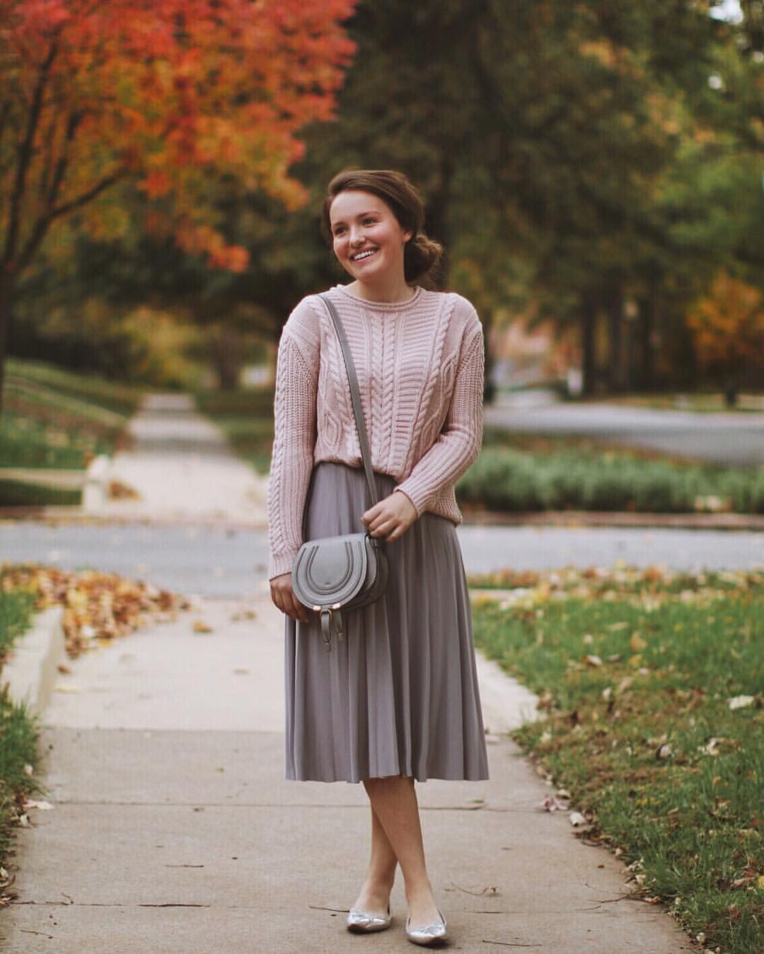 Nice & adorable modest skirt outfits, Modest fashion: Vintage clothing,  Fashion week,  Church Outfit,  Casual Outfits,  Swing skirt  