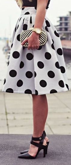 Falda de puntos negros, Polka dot | Outfits With Waisted Skirts | Polka dot, Skirt Outfits,