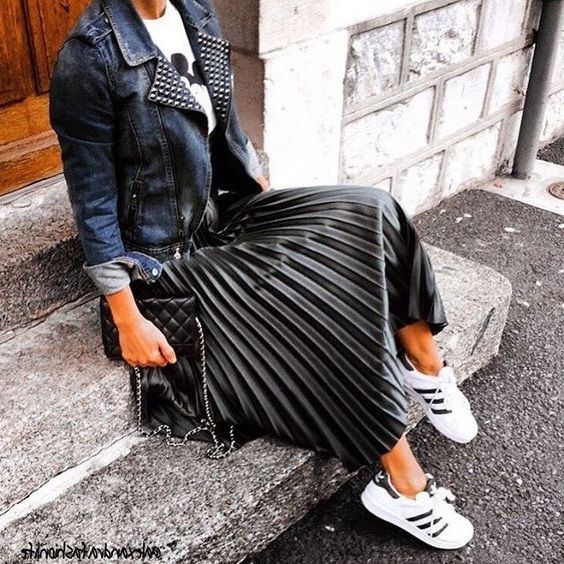 Black Pleated Skirt For Teens: Pencil skirt,  Skirt Outfits,  Tara Jarmon  