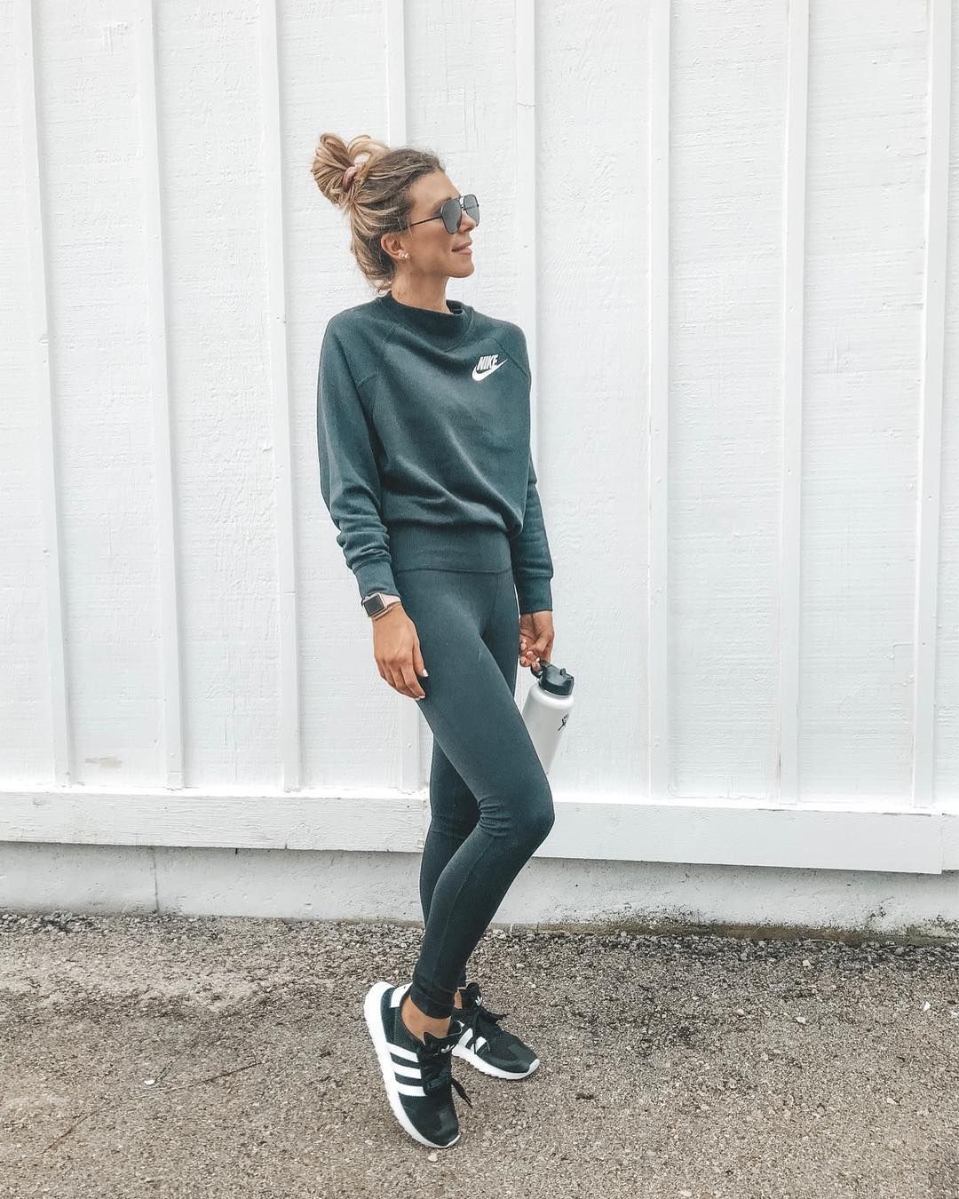 Outfit With Grey Leggings, Fitness fashion: fashion goals,  Legging Outfits  