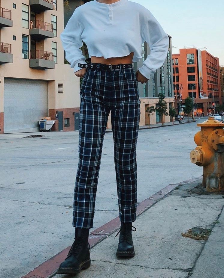 Emma chamberlain doc martens outfits | Emma Chamberlain Plaid Pants ...