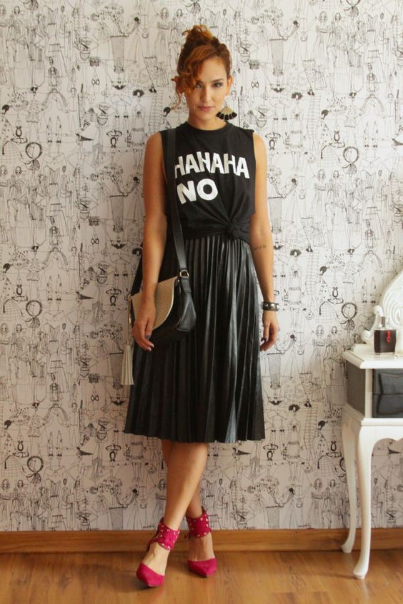 Look rock saia plissada, Crop top: Crop top,  Skirt Outfits,  Fashion week  