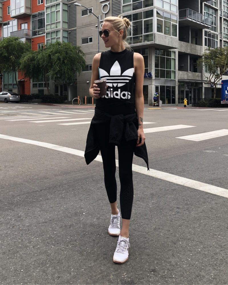 Outfits With Yoga Pants, Fashion blog, Sports shoes: fashion blogger,  Sports shoes,  Lululemon Athletica,  Yoga Outfits  