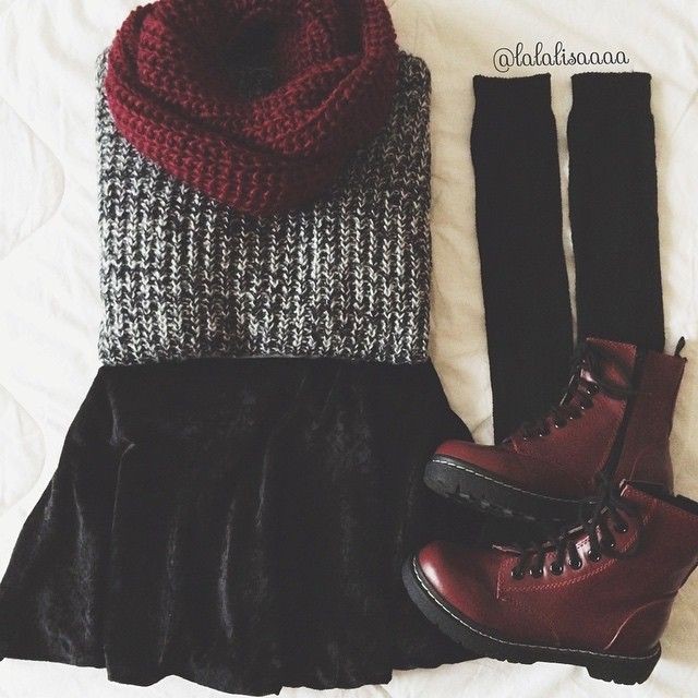 grunge autumn outfits, Grunge fashion: winter outfits,  Skirt Outfits,  Grunge fashion,  Knee highs,  Casual Outfits  