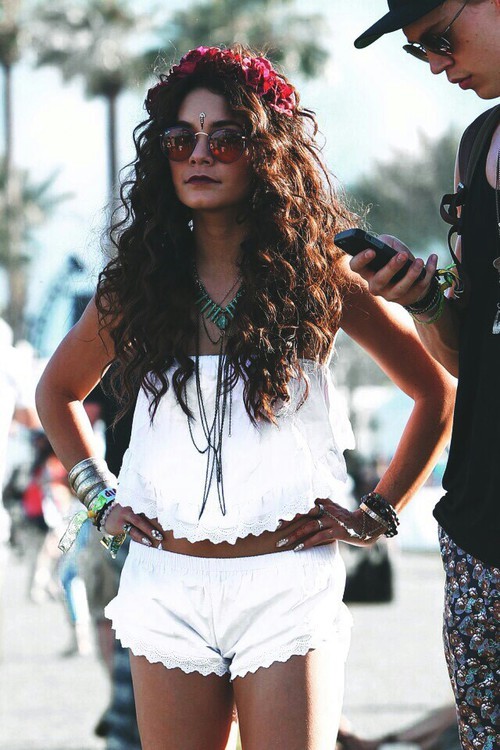 Style hippie chic vanessa hudgens | Bohemia Hairstyle Girl | Bohemian style,  Hairstyles, Music festival